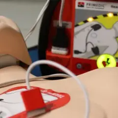 Jak działa defibrylator serca? Zrozumienie jego mechanizmu działania