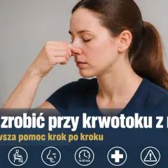 Kobieta zamyka oczy, uciskając nos. Krwotok z nosa może być objawem osłabienia organizmu. Dowiedz się, jak udzielić pierwszej pomocy.